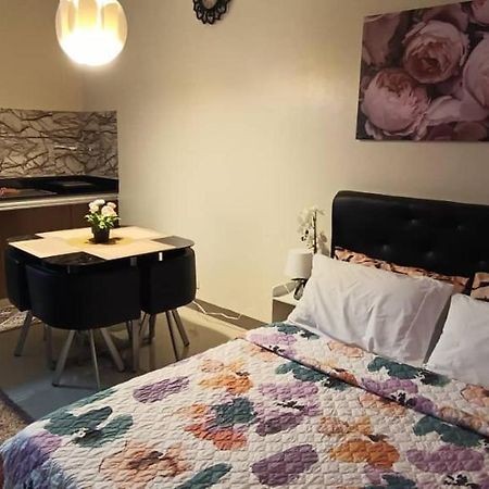 Katliza Condotel Kassel Residences Paranaque City Extérieur photo